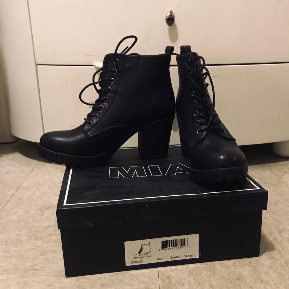 Super cute boots